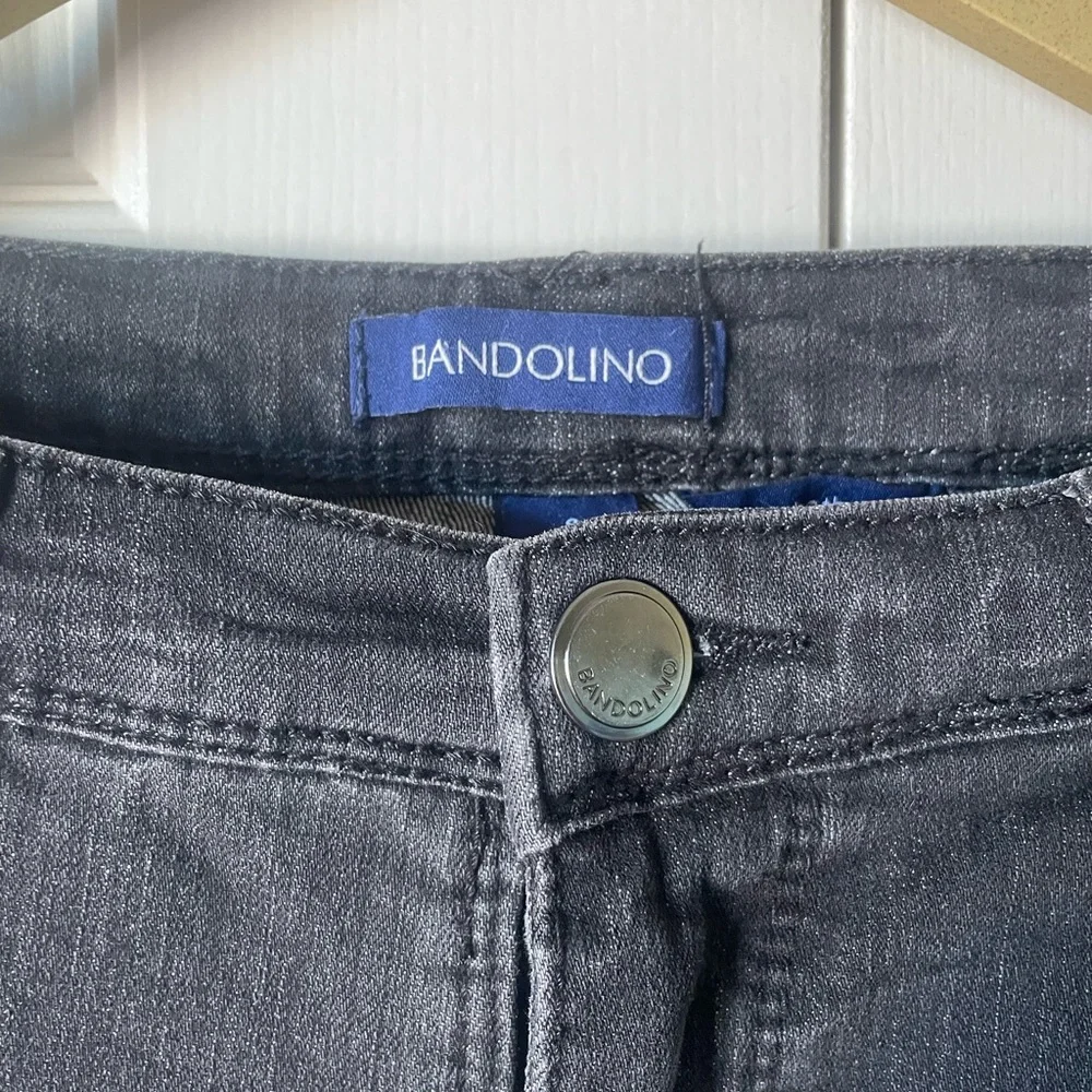 Bandolino | Lisbeth floral embroidered skinny jeans. Size 8. Stretch.
